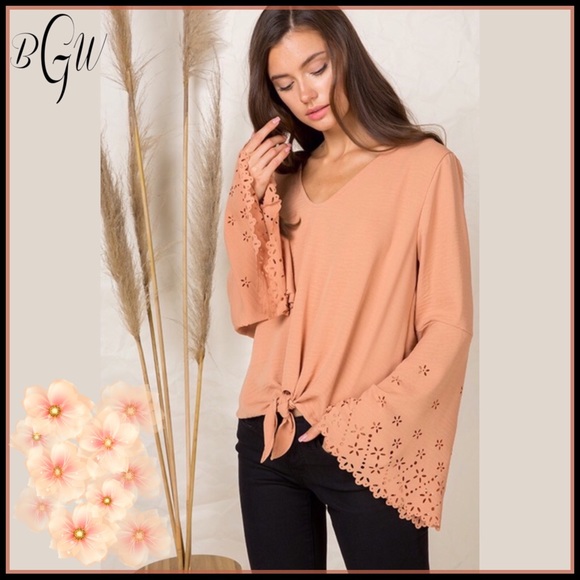 🆕5⭐️Gorgeous Laser Bell Sleeve Tie Top - Picture 2 of 7